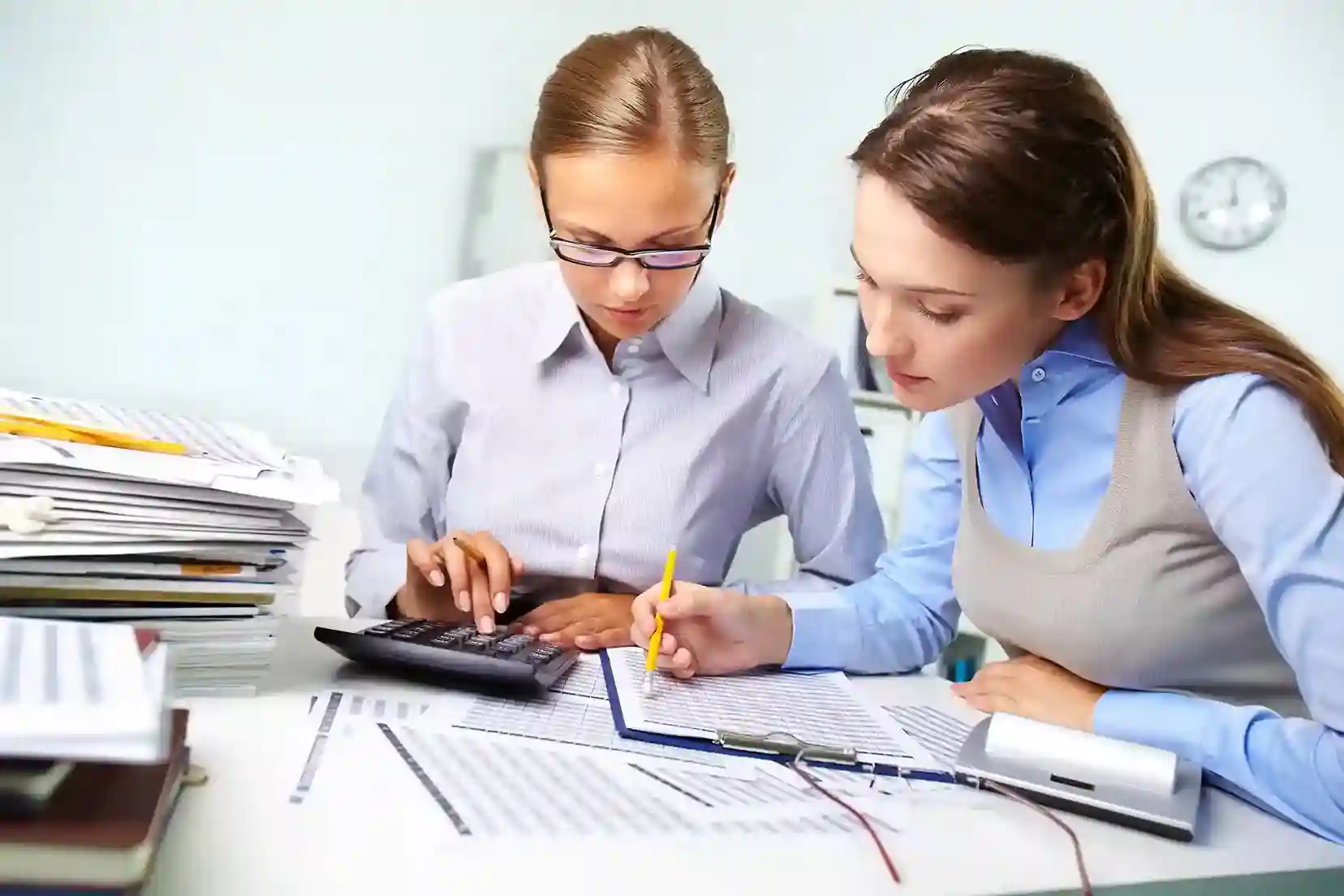The Difference Between an Auditor and Accountant